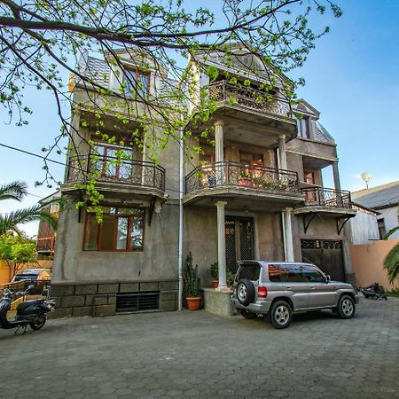 Nana'S Guesthouse Batumi Exteriör bild