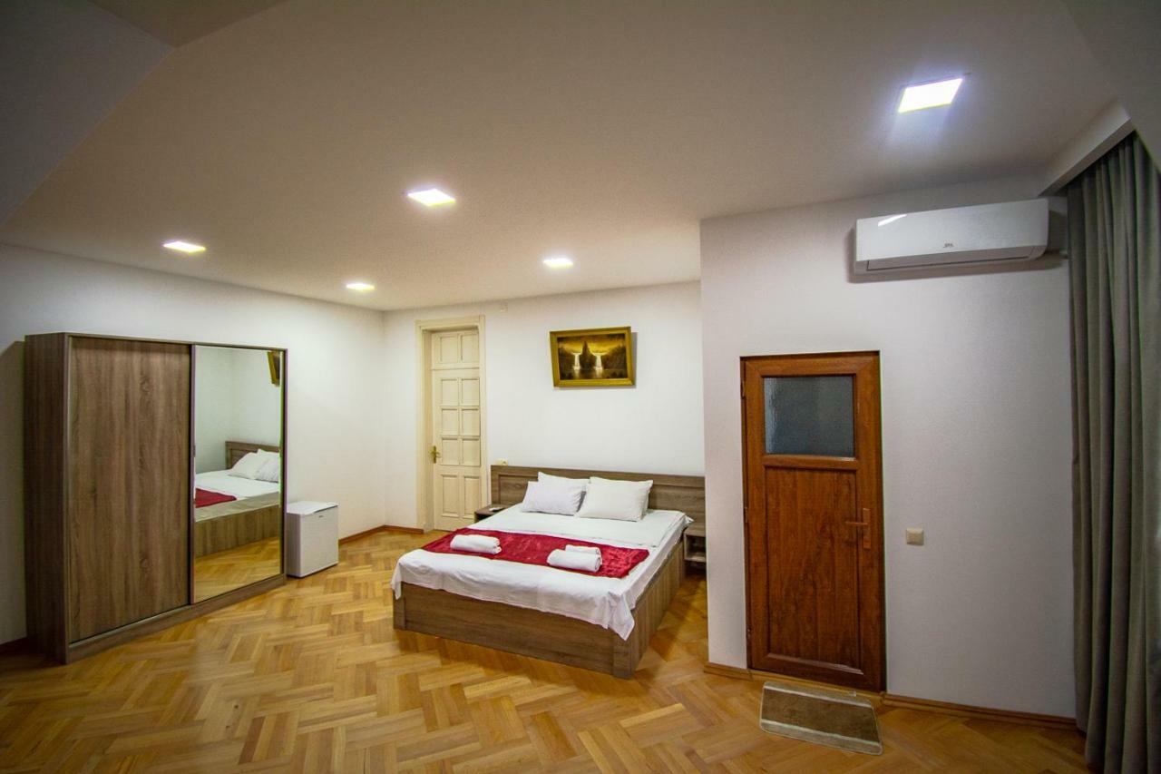 Nana'S Guesthouse Batumi Exteriör bild